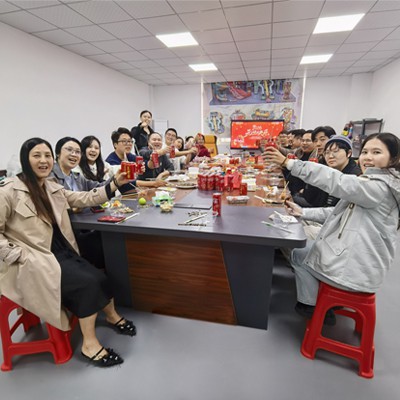 Flyfun கேளிக்கை: மகிழ்ச்சி மற்றும் நன்றியுடன் 2026 ஐ வரவேற்கிறோம்